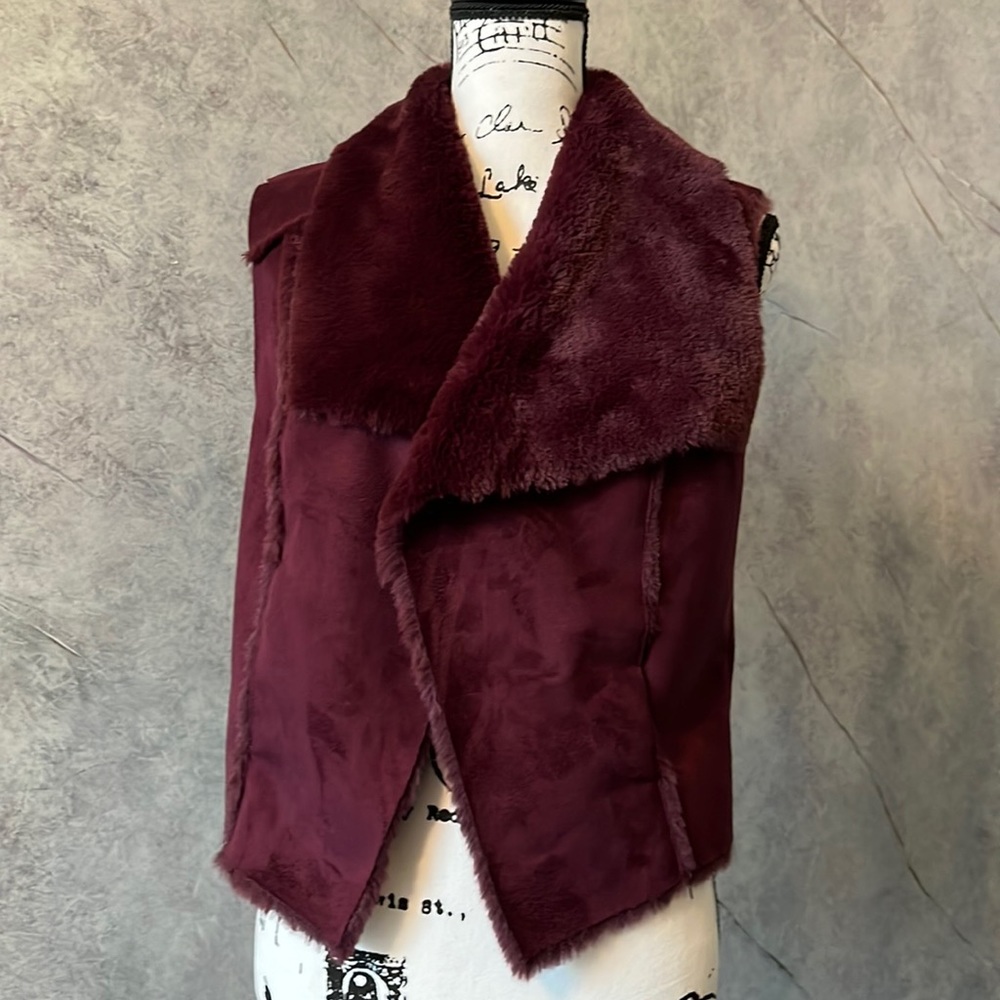 White House Black Market Vest-Burgundy